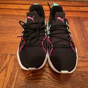 Women’s puma sneakers